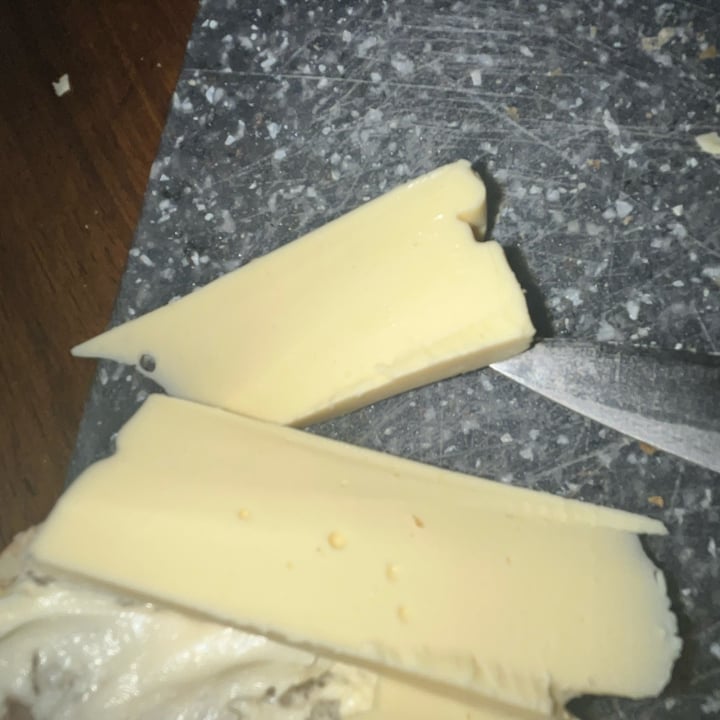 photo of Violife Epic Mature Cheddar flavour shared by @vegangma on  22 Jan 2023 - review