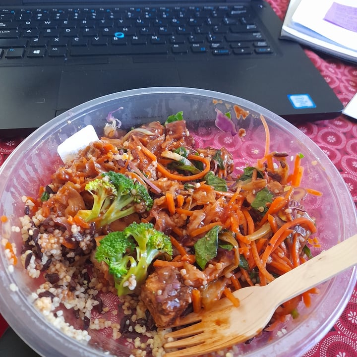 photo of Woolworths Food Sticky Tofu Booster Bowl shared by @everydayvegan on  06 Apr 2023 - review
