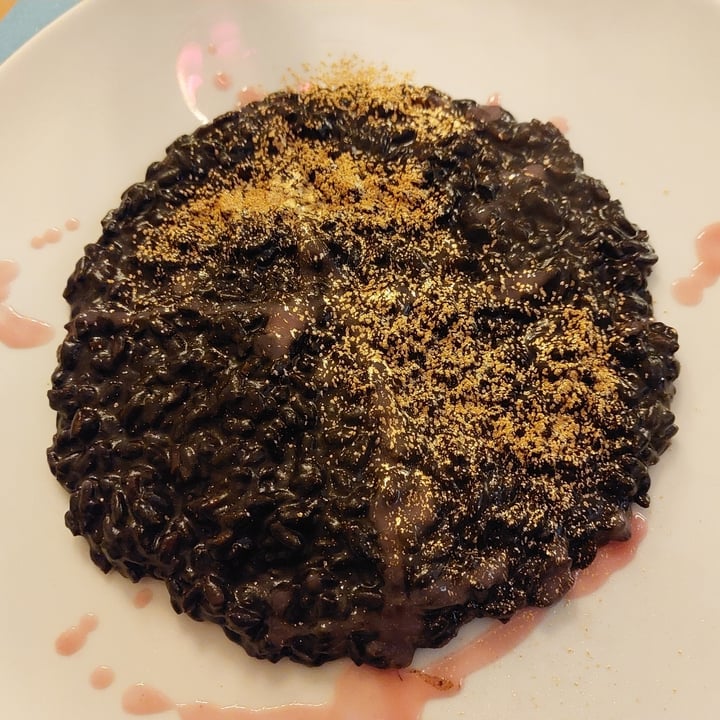 photo of Ristorante La Casina di Alice Risotto All'aglio Nero E Carbone Vegetale Con Sentori Agrumati, Glassa Di Melograno E Polvere D'oro shared by @dollygrace on  14 May 2023 - review