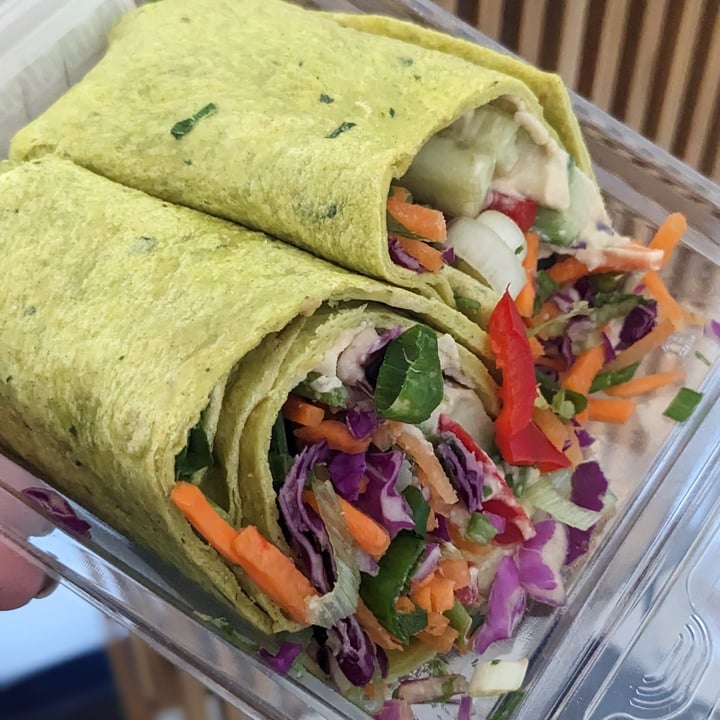 photo of Trader Joe's Creamy hummus and veggie wrap shared by @iszy on  05 May 2023 - review