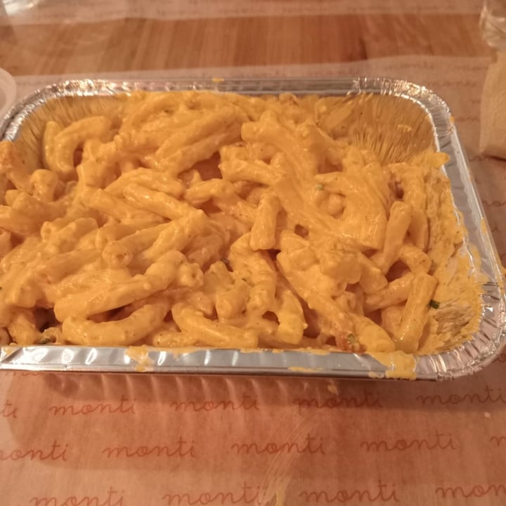 photo of Monti Bar de pastas Mac & Cheese Vegano shared by @kevincordoba93 on  30 May 2023 - review