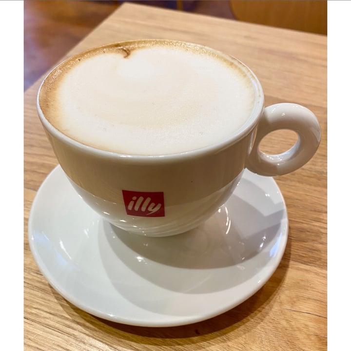 photo of Eataly London Oat Cappuccino shared by @giuliafabrini on  03 Jan 2023 - review