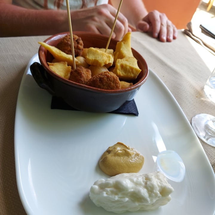 photo of Ecosteria Parco Santi Angeli Fritto di patate e falafel con salse shared by @dargina90 on  11 Jun 2023 - review