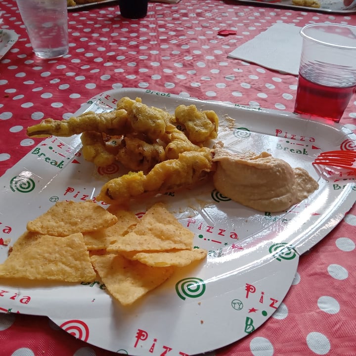 photo of "Santuario HeartLand- ODV" antipasto hummus, tortillas e fritto vegetale shared by @marialaurait on  29 Jan 2023 - review