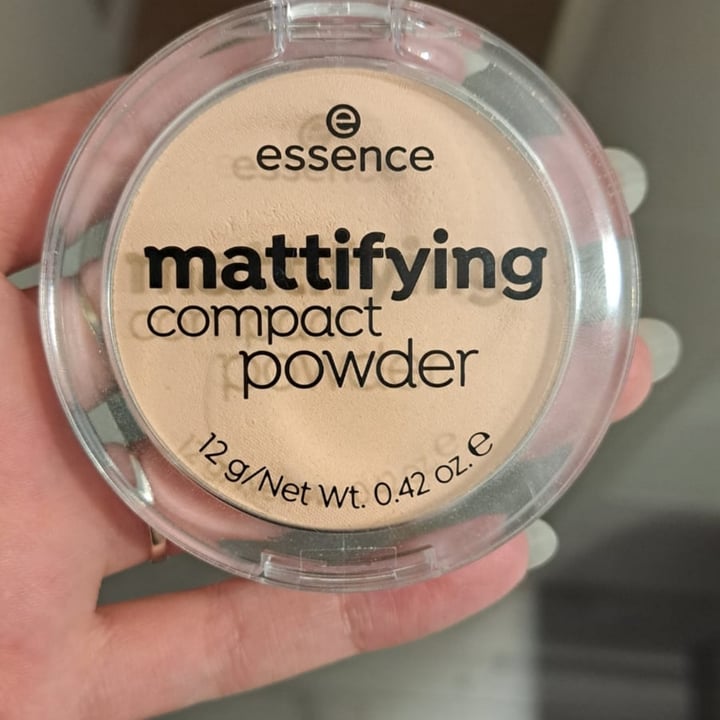 photo of Essence Cosmetics All About silky matt! Fixing Compact Powder shared by @elianezamboni on  27 May 2023 - review