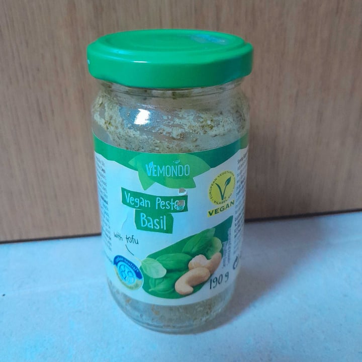 photo of Vemondo Vegan pesto basil shared by @lectora23 on  09 Apr 2023 - review