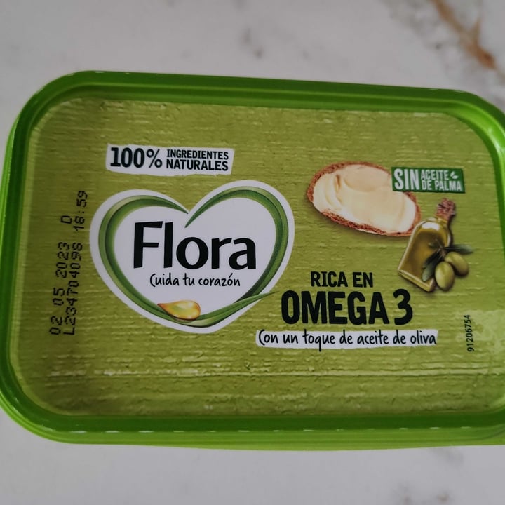 photo of Flora margarina omega 3 y aceite de oliva shared by @lauri on  07 Mar 2023 - review