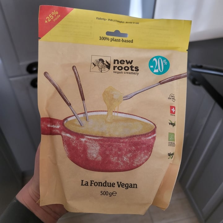 photo of New Roots Fondue Vegan shared by @charlottecobblepot on  01 Apr 2023 - review