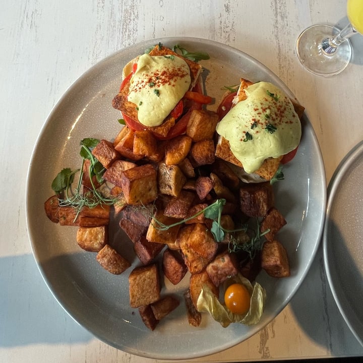 photo of Astoria Bistro Botanique Italian Benedict shared by @laurjc on  05 Mar 2023 - review