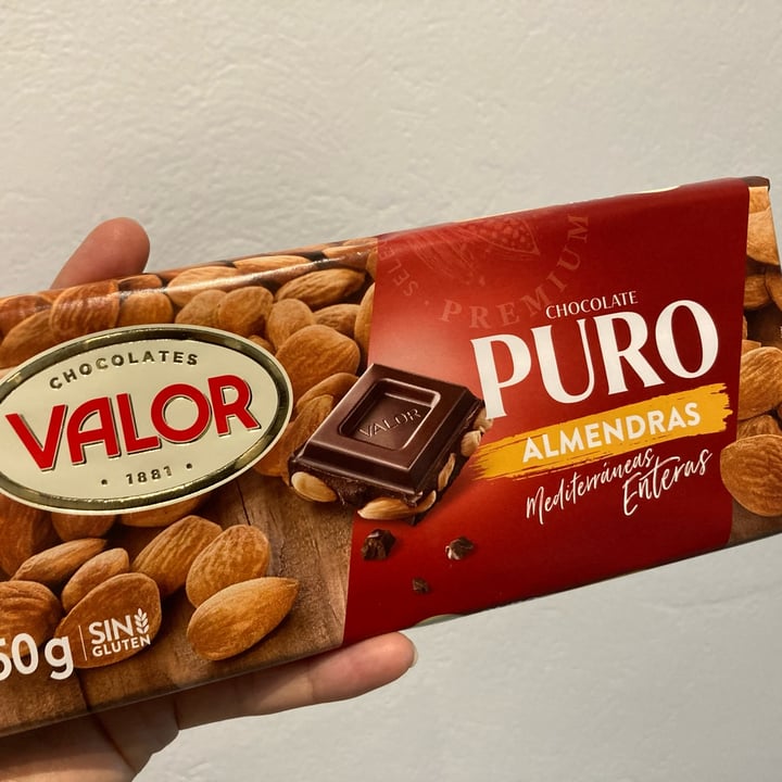 photo of Valor Chocolate puro con almendras shared by @kylla on  10 Apr 2023 - review