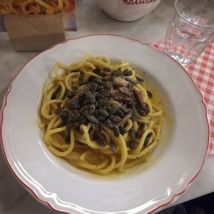 photo of Miscusi (Isola) Spaghetti crema di zucca e funghi shared by @margherita107 on  21 Dec 2022 - review