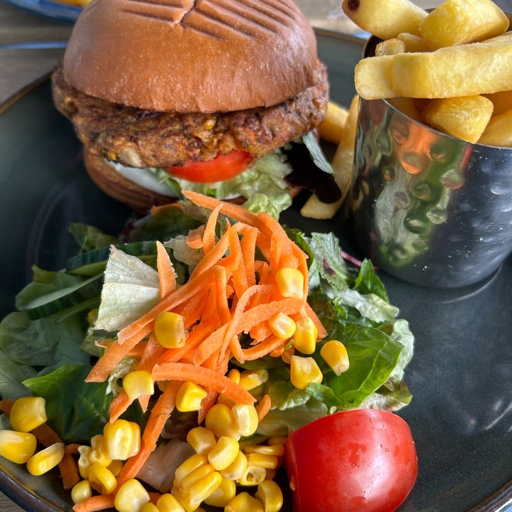 photo of Marina Inn Vegan Burger shared by @okashi625 on  11 Jun 2023 - review