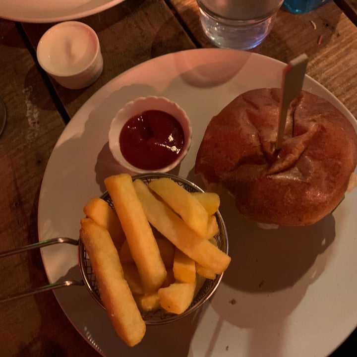 photo of Love Shack Beyond Burger & Fries shared by @rebeccaevelewis on  10 Mar 2023 - review
