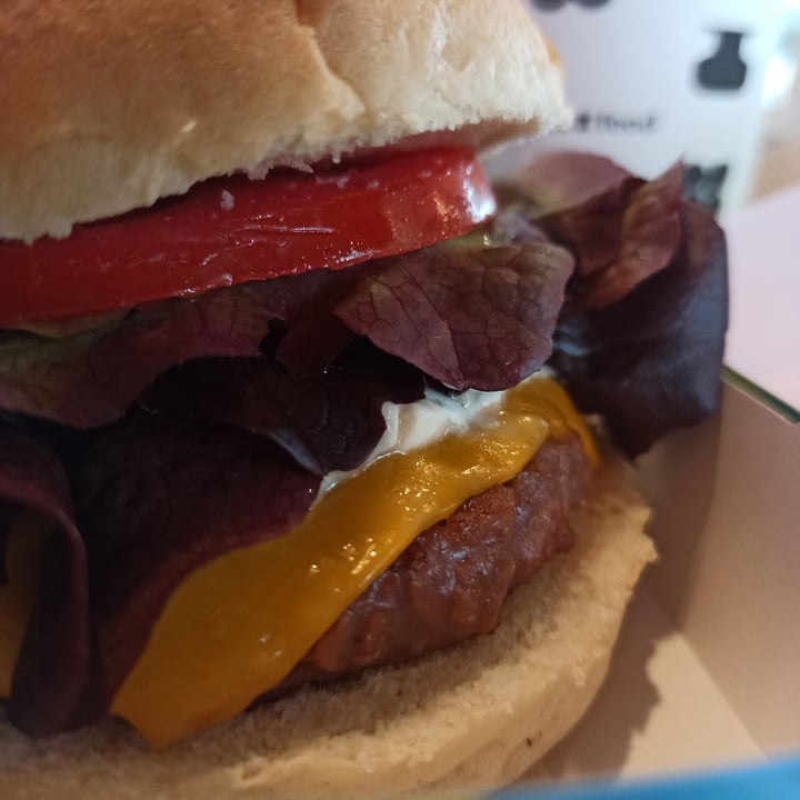 photo of Impact Food cheesy burger redefine menù shared by @morgymur on  02 May 2023 - review
