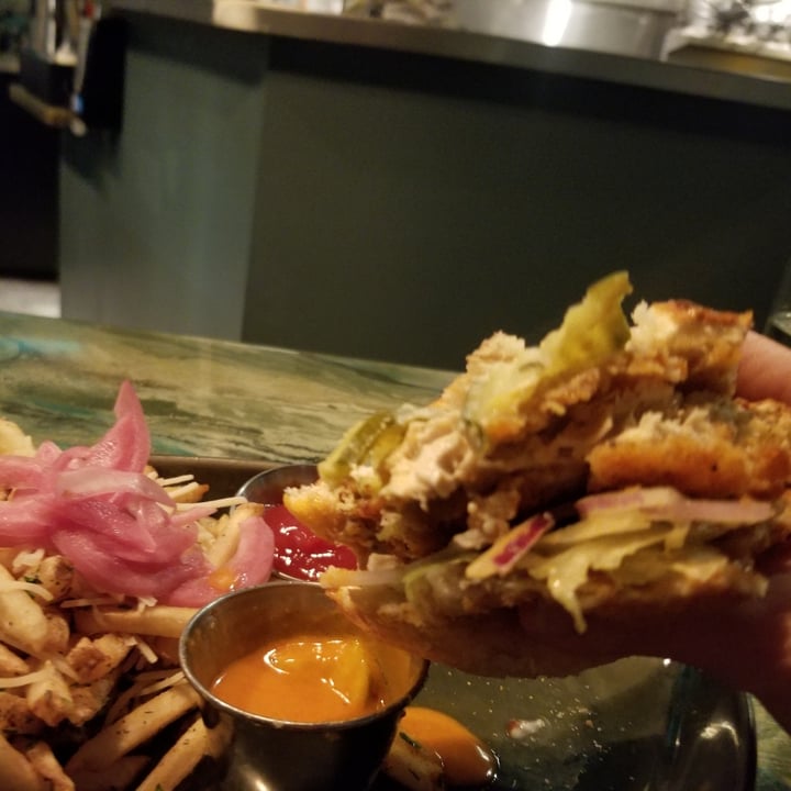 photo of RÜT Bar & Kitchen Vegan Chicken Sandwhich shared by @waterlilly on  30 Apr 2023 - review