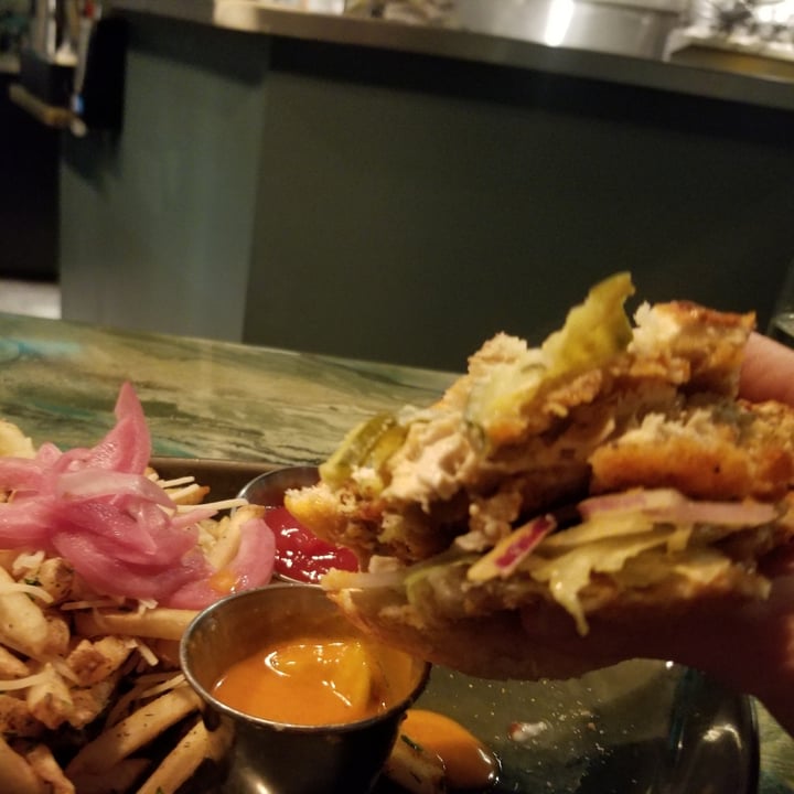 photo of RÜT Bar & Kitchen Vegan Chicken Sandwhich shared by @waterlilly on  30 Apr 2023 - review