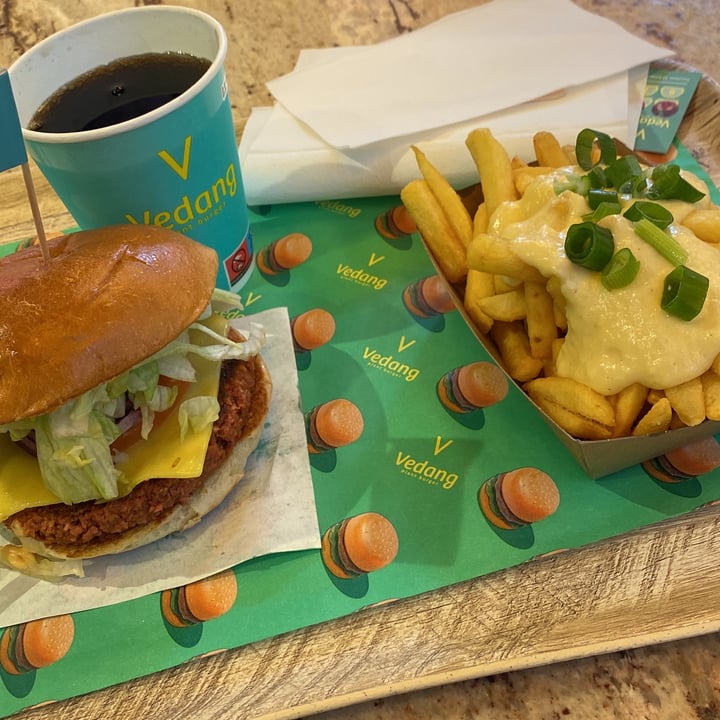 photo of Vedang @ Mall of Berlin Cheesyburger shared by @vittoriaoria on  18 Jun 2023 - review