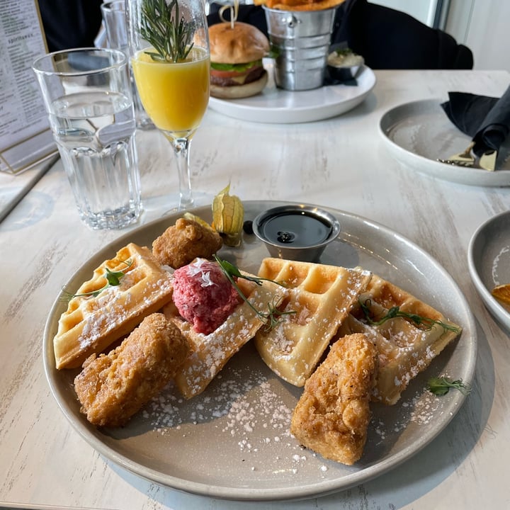 photo of Astoria Bistro Botanique Chick’n & Waffles shared by @laurjc on  05 Mar 2023 - review