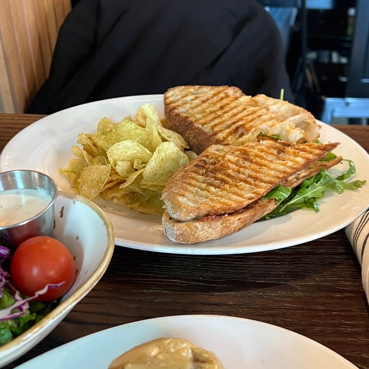 photo of El Avocado - Plant Based Food Pizza Panini shared by @aubreyj27 on  21 Feb 2023 - review