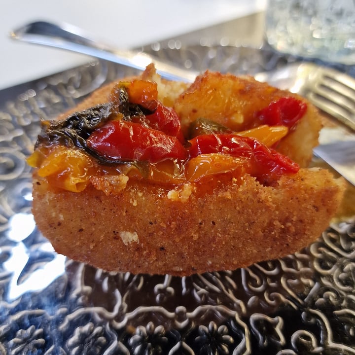 photo of Isabella De Cham Pizza Fritta Crocchè Di Patate Vegan shared by @rosdy on  04 Jul 2023 - review