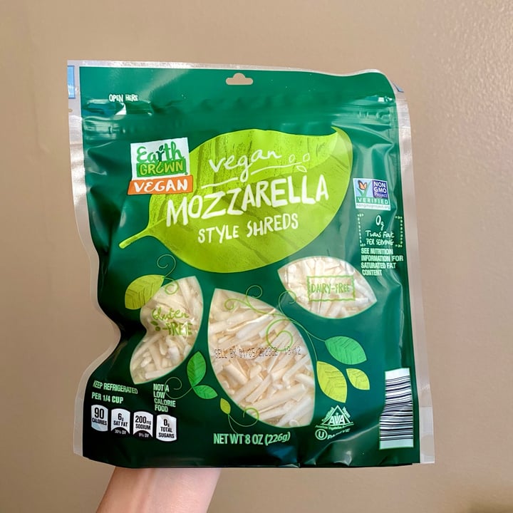 photo of Earth Grown Mozzarella style shreds shared by @oddish on  29 Jun 2023 - review