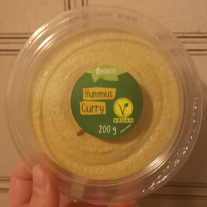 photo of Vemondo Hummus Al Curry shared by @aleveganfoodlover on  13 Feb 2023 - review