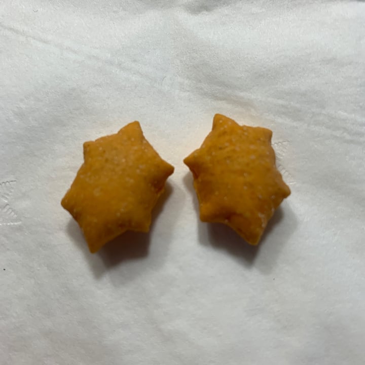 photo of Made Good Star puffed Crackers Cheddar Flavour shared by @onehungryvegan on  23 Feb 2023 - review