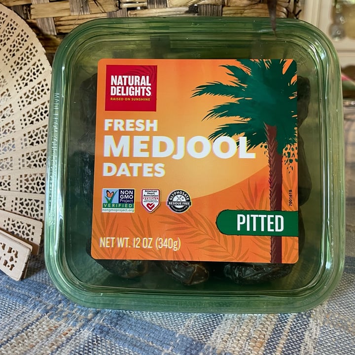 photo of Bard Valley Natural Delights Pitted Fresh Medjool Dates shared by @paws-and-paths on  09 Aug 2023 - review