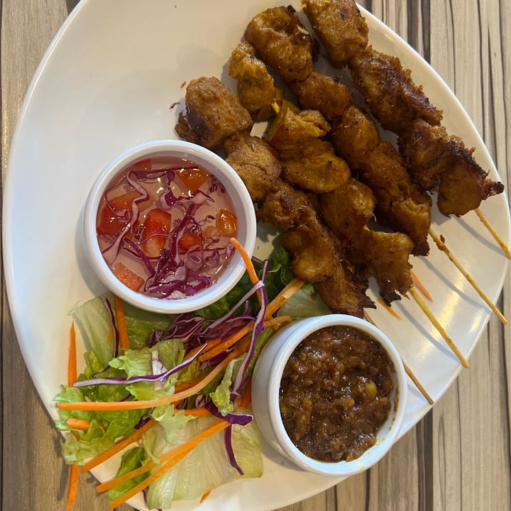 photo of Alice & Friends' Vegan Kitchen Chicken Satay Skewers shared by @kuehl on  28 Mar 2023 - review