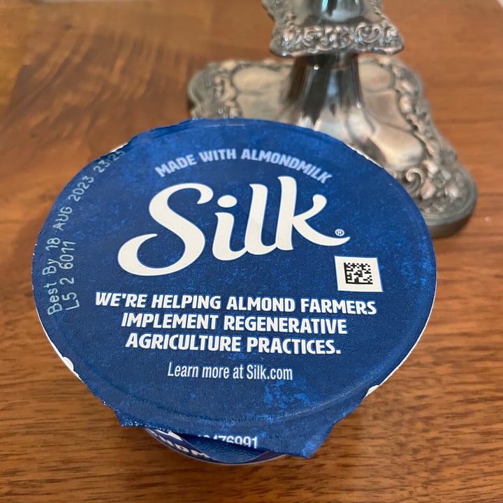 photo of Silk Peach Almondmilk Yogurt Alternative shared by @paws-and-paths on  07 Aug 2023 - review