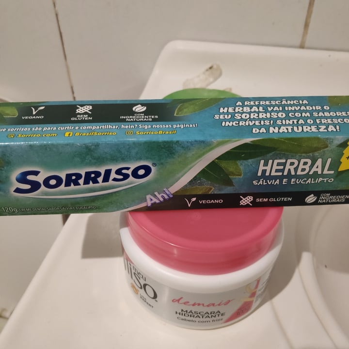 photo of Sorriso Herbal Creme Dental Salvia e Eucalipto shared by @cadudama on  31 Jan 2023 - review