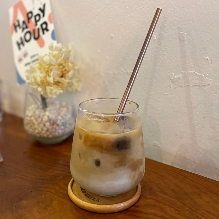 photo of Bearded Bella Iced soy latte shared by @vickeroo on  07 Jan 2023 - review