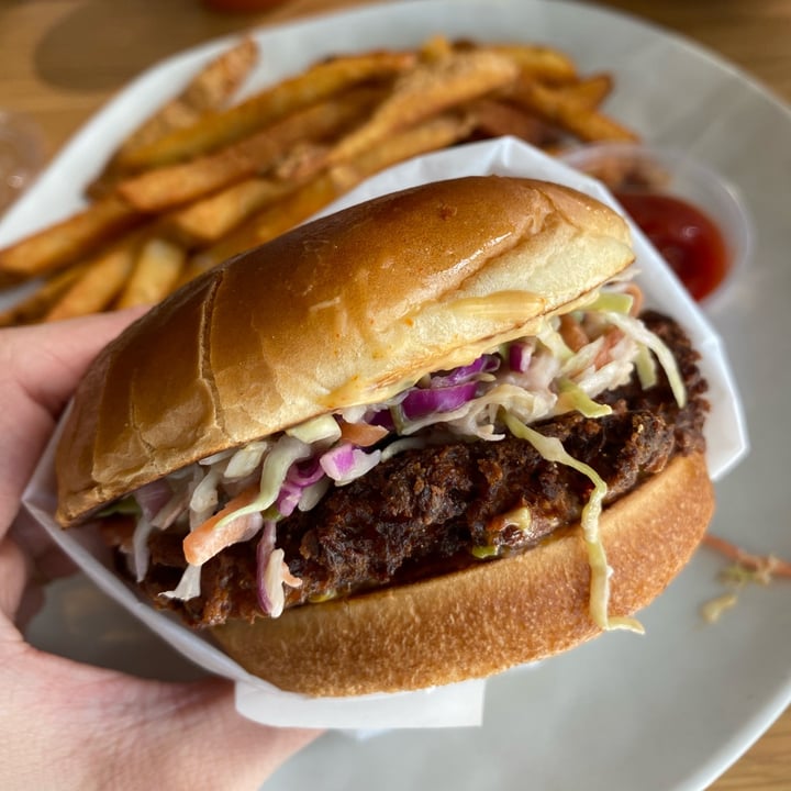 photo of Veggie Grill Spicy Crab Cake Sandwich shared by @mattiesmindfulmeals on  30 Mar 2023 - review