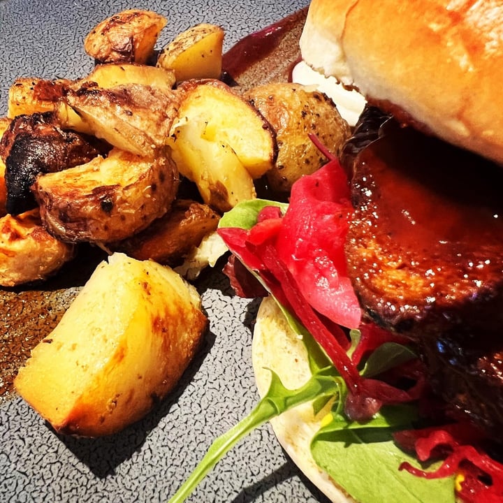 photo of The Vibe BBQ Brisket Burger shared by @anhonourmouse on  23 Jun 2023 - review