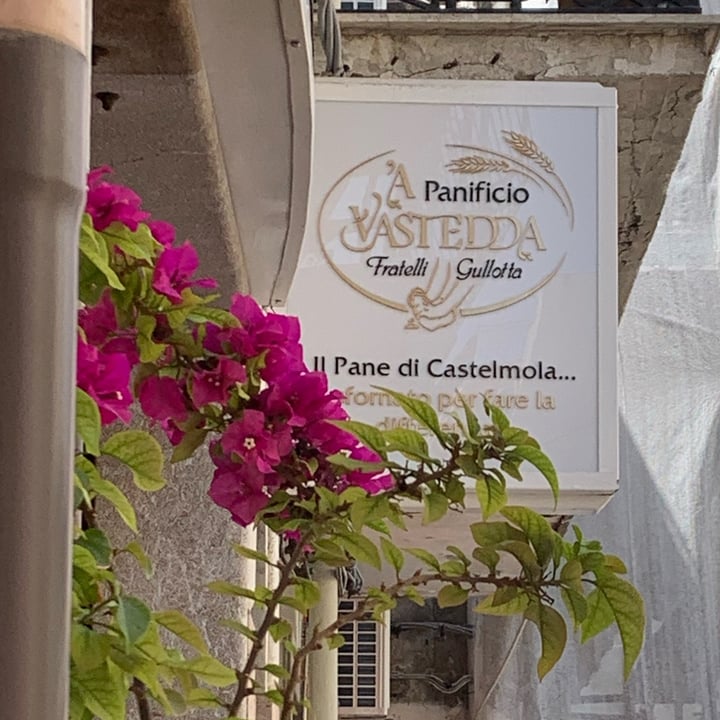 photo of A Vestadda Panificio – Gullotta Giorgio focaccia con patate e cipolla shared by @unejanie on  01 Jun 2023 - review