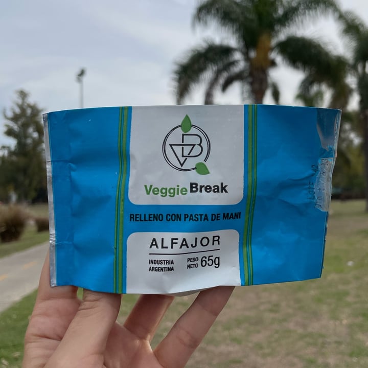 photo of Veggie Break Alfajor relleno con pasta de maní shared by @valenequiza on  27 Apr 2023 - review