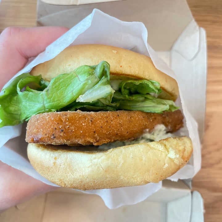 photo of PLNT Burger Crispy Chick’n Sandwich shared by @veganelizabeth on  18 May 2023 - review