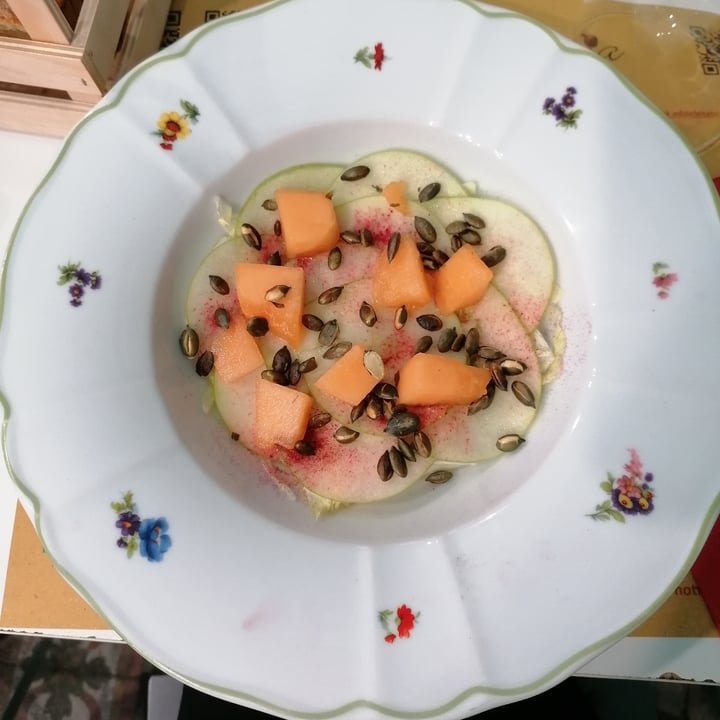 photo of La Sidreria Insalata di mele, con melone e semi vari. shared by @giordanothelab on  01 Jul 2023 - review