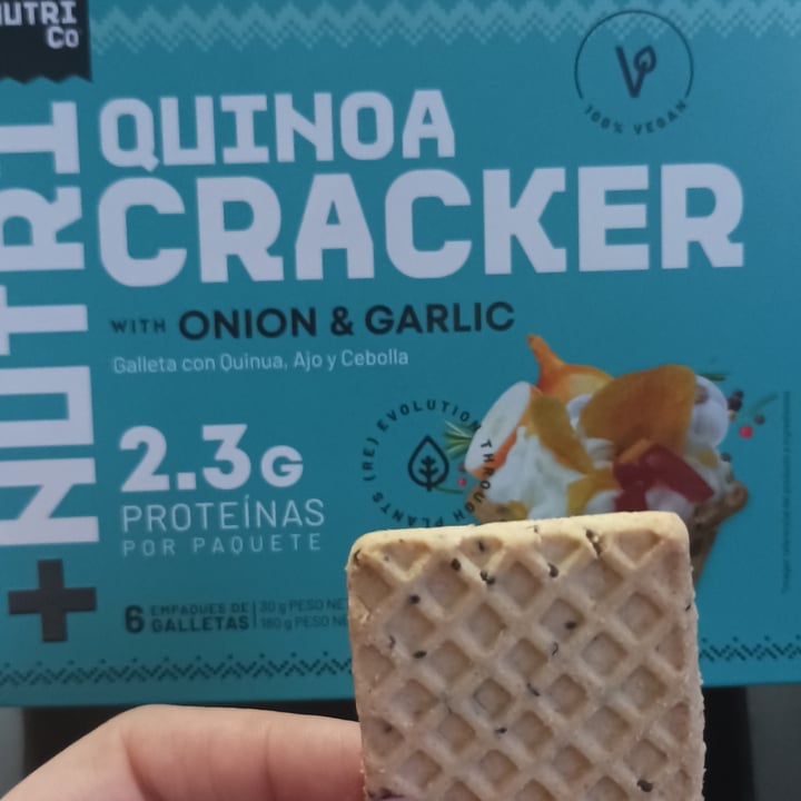 photo of Nutri co Quinoa Cracker Ajo y Cebolla shared by @irisvegan on  17 Feb 2023 - review