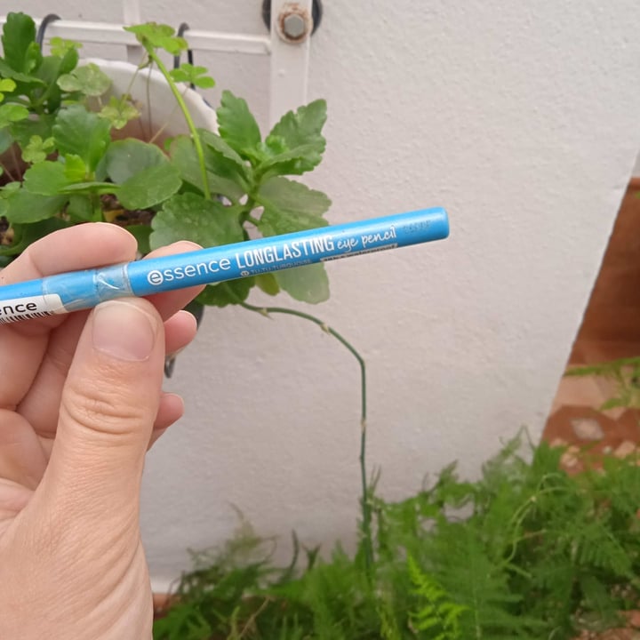 photo of Essence  Longlasting Eye Pencil 17 Turquoise shared by @dejalacorrer on  15 Apr 2023 - review