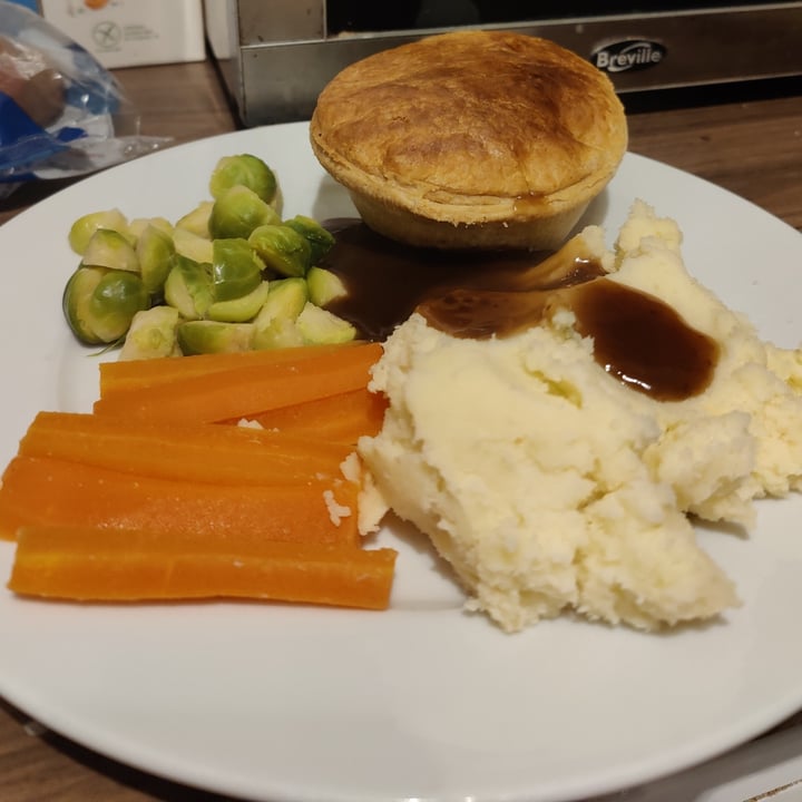 photo of Plant Menu 2 no beef pie shared by @plumesworld on  19 Jan 2023 - review