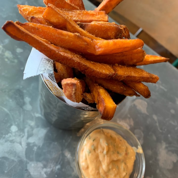 photo of Gourmet Burger Kitchen (Cambridge) Sweet Potato Fries With Vegan Mayo shared by @scientific-diva on  20 Jan 2023 - review