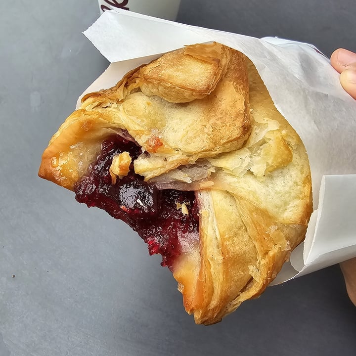 photo of Pret A Manger Very Berry Croissant shared by @akanksha-r on  30 Jul 2023 - review