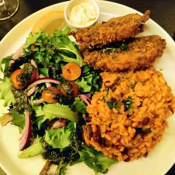 photo of Kong - Food Made With Compassion Peixe com Arroz de Feijao e Tomate shared by @michelanice on  15 May 2023 - review