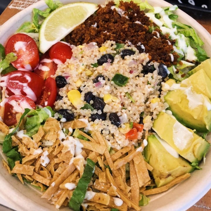 photo of Beatnic Quinoa taco salad shared by @lexieseats on  08 Apr 2023 - review