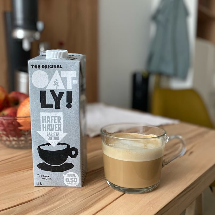 photo of Oatly Oat Drink Barista Edition  shared by @andreherrmann on  16 Feb 2023 - review