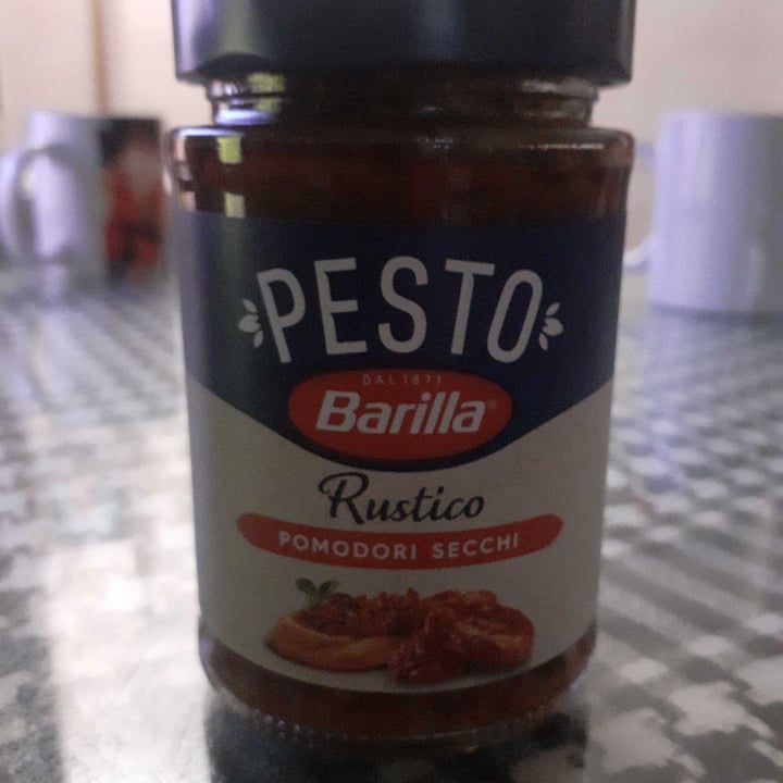 photo of Barilla Pesto rustico pomodori secchi shared by @dafneblackwoods on  27 Jul 2023 - review
