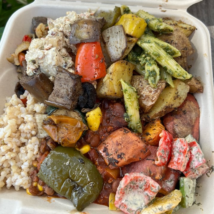 photo of Down to Earth Organic & Natural - Pearlridge Buffett Assorted Food shared by @carrieannburns on  29 Jan 2023 - review