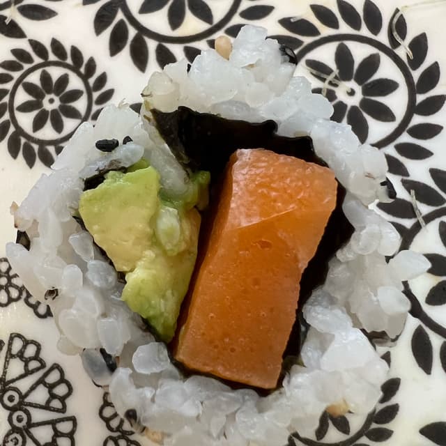 Photo of the dish “fake salmon uramaki”
