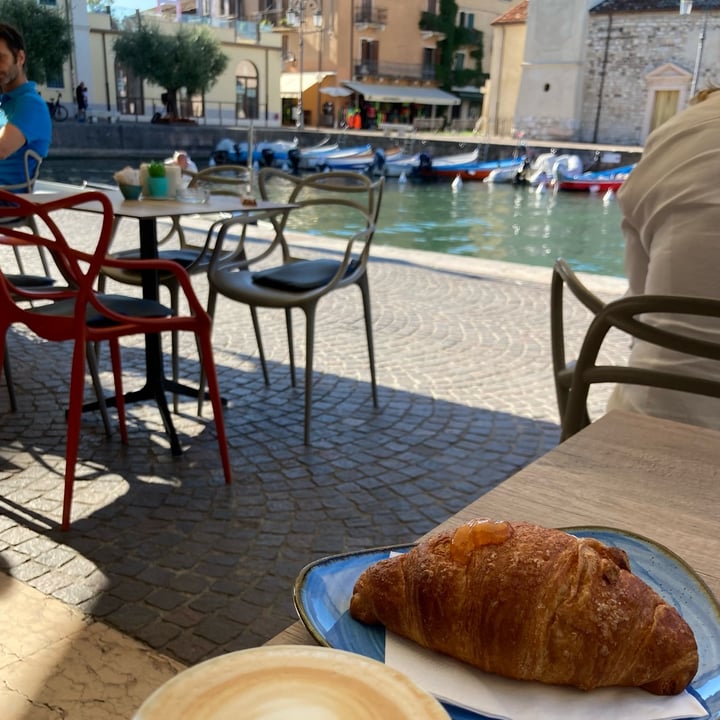 photo of Caffè Lacisium Croissant Vegano Albicocca shared by @asiayportia on  16 Aug 2023 - review